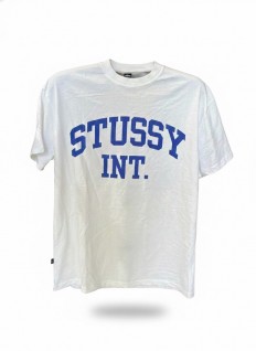 לצפייה במוצר חולצת סטריטוור Stussy לבנה עם כיתוב כחול
